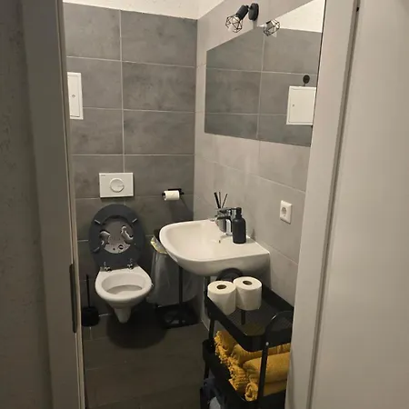 Am Bahnhof Apartment *